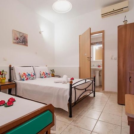 House Of Flowers Near Beach 2 Ierapetra  Ngoại thất bức ảnh